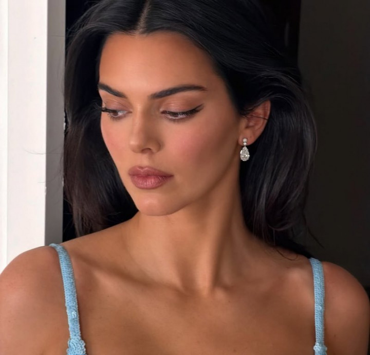 Suede Bronzer Lagi Viral, Tren Makeup 2026 yang Bikin Wajah Auto Sunkissed