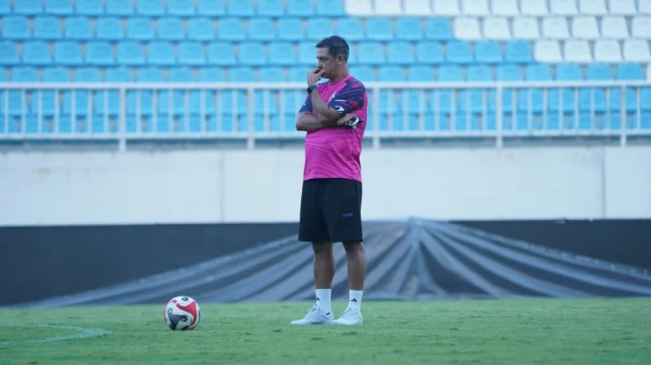 Santos Ingin Arema Bayar Dukungan Aremania dengan Kemenangan atas PSM