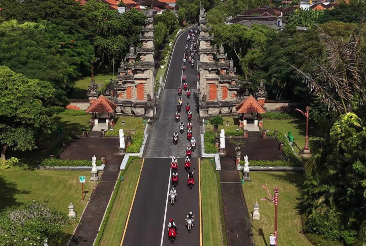 Ratusan Ducatisti Riding Keliling Bali Rayakan Satu Abad Ducati