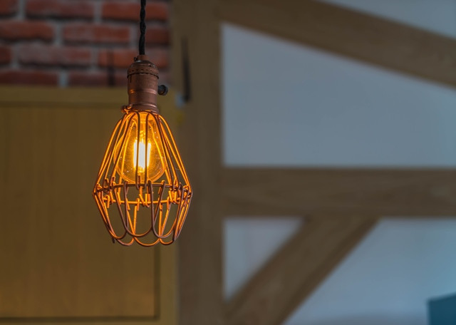 Ruangan Terasa Sesak? Coba Atur Warna Cahaya Lampu di Rumah