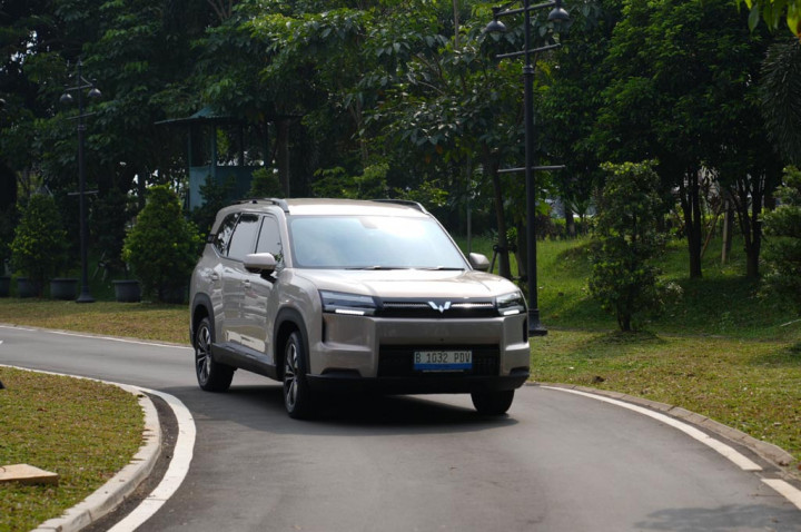 Wuling Eksion Mulai Dikirim ke Garasi Rumah Konsumen