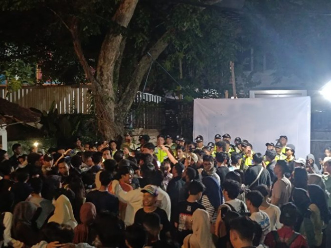 Aksi pembubaran nobar film Pesta Babi di Universitas Mataram. DOK mediaunram.com