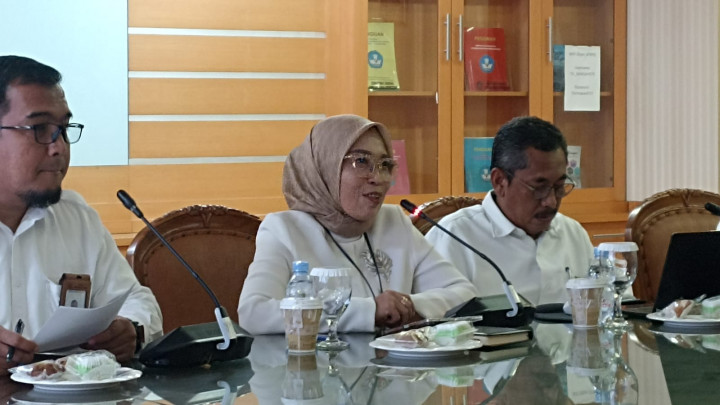Kemendikdasmen Akui Sekolah Negeri Belum Bisa Lepas dari Guru Honorer