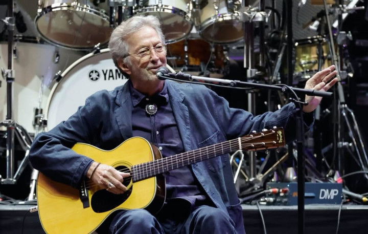 Kronologi Eric Clapton Dilempar Piringan Hitam di Madrid, Konser Terpaksa Berakhir