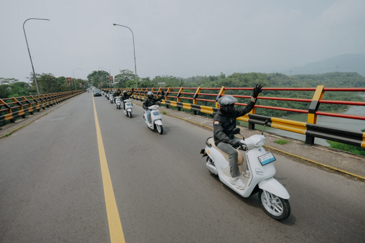 Yadea Osta dan Velax Tempuh Bandung-Bogor, Cuma Modal Ngecas Sebelum Pergi