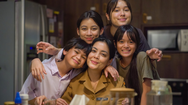 Film Yang Lain Boleh Hilang, Asal Kau Jangan Bikin Dinda Kanya Dewi Kangen Ibu