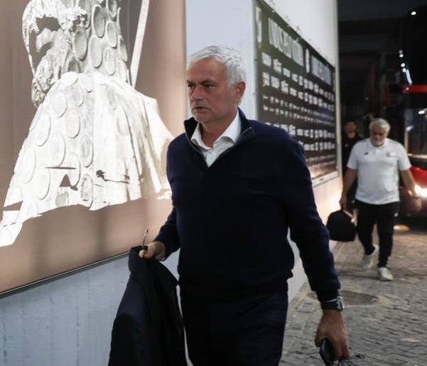Mourinho Tunda Perpanjang Kontrak di Benfica, Sinyal Kuat Kembali ke Real Madrid?