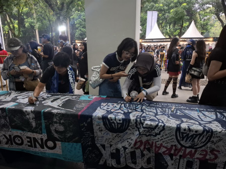 Penggemar Bangun Hype Konser ONE OK ROCK di Jakarta Sejak Tahun Lalu