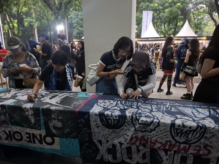 Penggemar Bangun Hype Konser ONE OK ROCK di Jakarta Sejak Tahun Lalu
