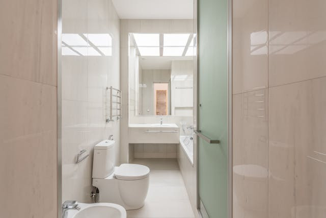 6 Tips Buat Kamar Mandi Aman dan Nyaman untuk Lansia