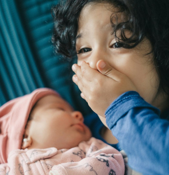 Sibling Rivalry: Drama Si Kakak Mendadak Meng-Newborn Pas Punya Adik!