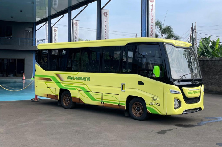 Hino Serahkan Bus Anniversary untuk PO Sima Perkasya