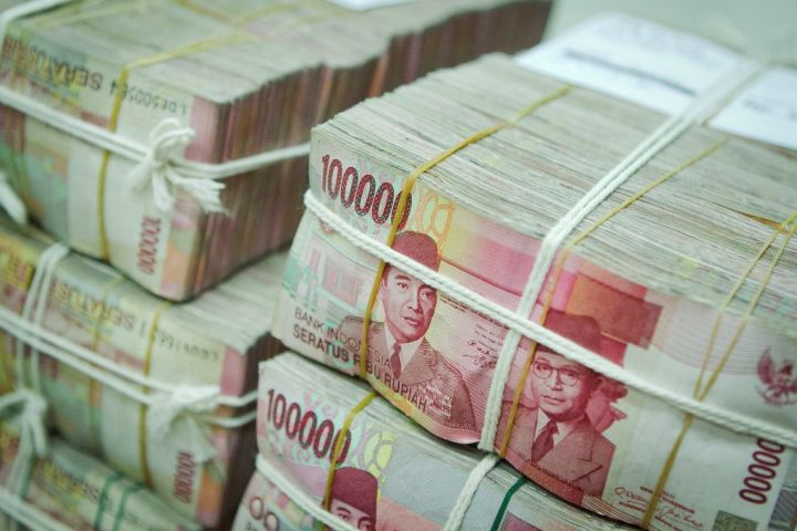 Perdagangan Pagi, Rupiah Turun ke Rp17.702/USD