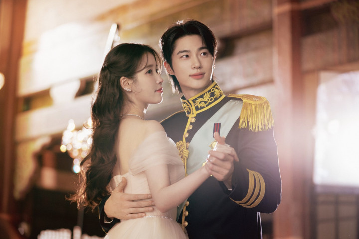 Akting IU dan Byeon Woo Seok di <i>Perfect Crown</i> Dikritik, Sutradara Beri Penjelasan