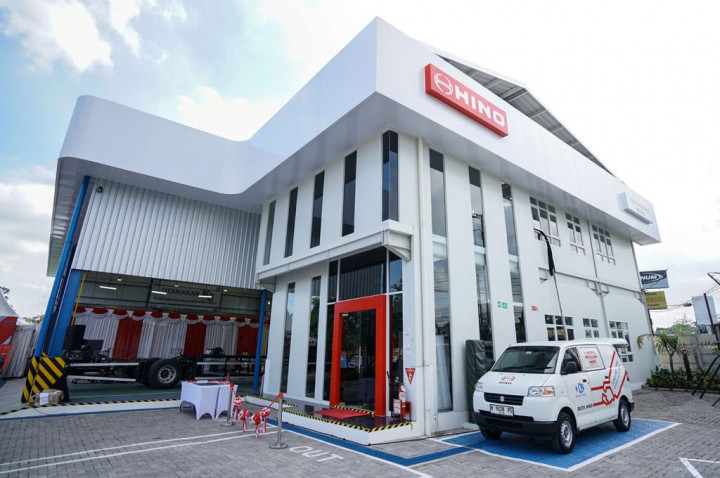 Hino <i>Upgrade</i> Dealer DCM Yogyakarta Jadi Layanan 3S