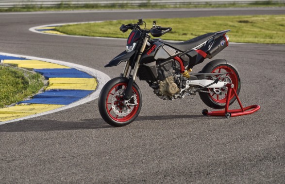 Ducati Hypermotard 698 Mono Nera Disuntik Teknologi MotoGP