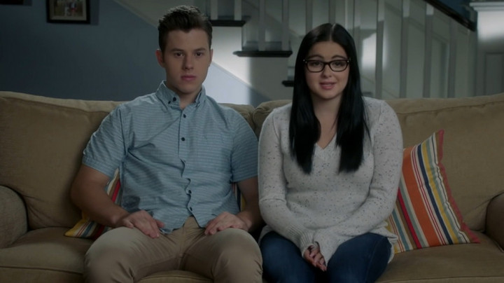 Bintang Modern Family Ini Ternyata Masih Tinggal Bareng