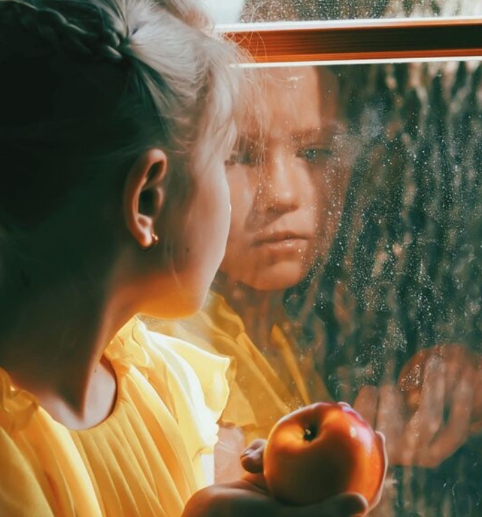 Jangan Kasih Gadget Mulu! Ini Cara Bikin Anak Betah Main Saat Hujan
