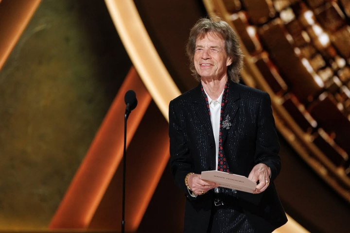 Mick Jagger Comeback ke Dunia Akting, Bakal Main Film Bareng Dakota Johnson