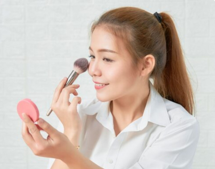 Anti Kilap dan Tahan dari Sinar Matahari, Pakai 5 Compact Powder