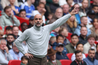 Manchester City Buat Patung Pep Guardiola di Etihad, Tribun