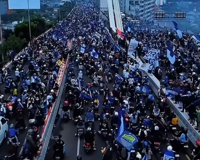 Persib juara, lautan Bobotoh padati kota Bandung. (foto: tangkapan layar)