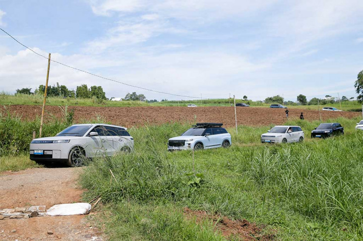 Perbandingan Biaya Harian Mobil Listirk dan PHEV Milik Jaecoo