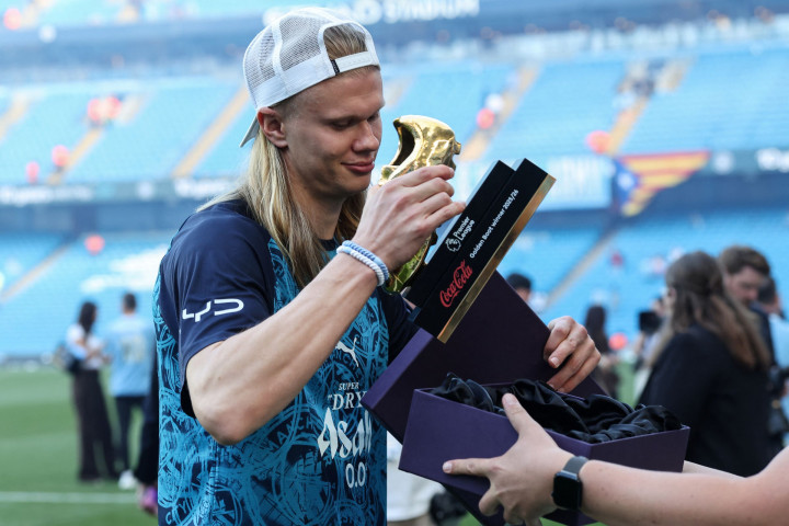 Cetak 27 Gol, Erling Haaland Sabet Sepatu Emas Ketiga Liga Inggris 2025/2026