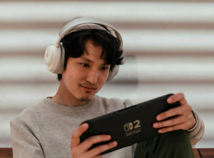 SteelSeries Arctis Nova Pro Omni, Headset Gaming Premium Dukungan 5 Perangkat