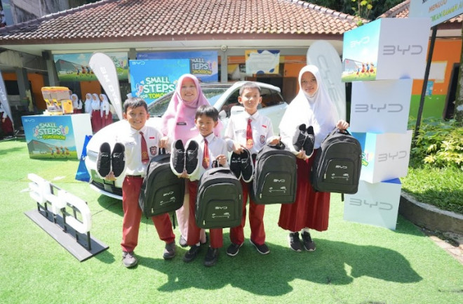 BYD memulai program Small Steps for Tomorrow di SDN 03 Pondok Petir, Depok. dok byd