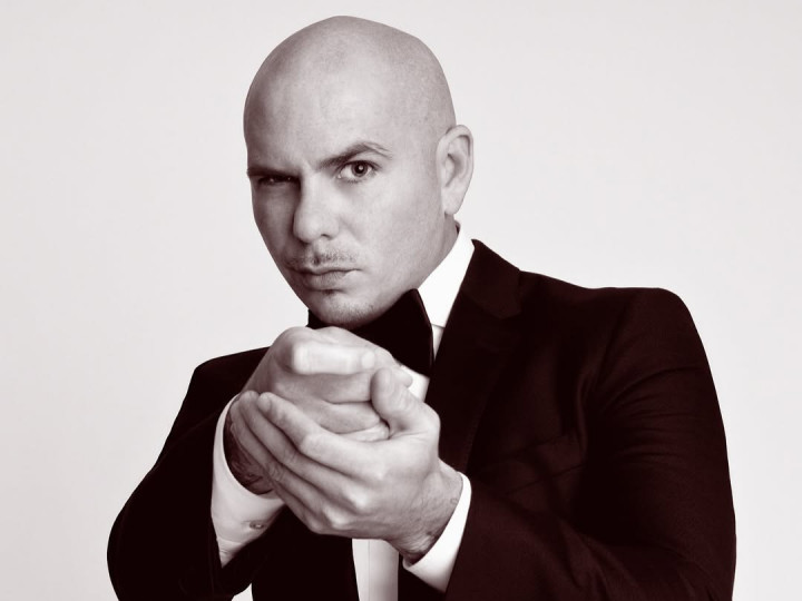 Demi Pecahkan Rekor Dunia, Pitbull Cari Relawan Untuk Hitung Penonton Botak di Konsernya