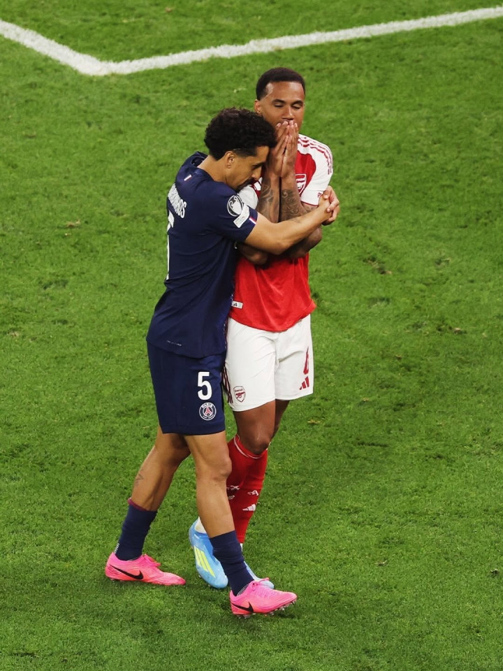 Marquinhos Tenangkan Gabriel Usai Gagal Eksekusi Penalti di
