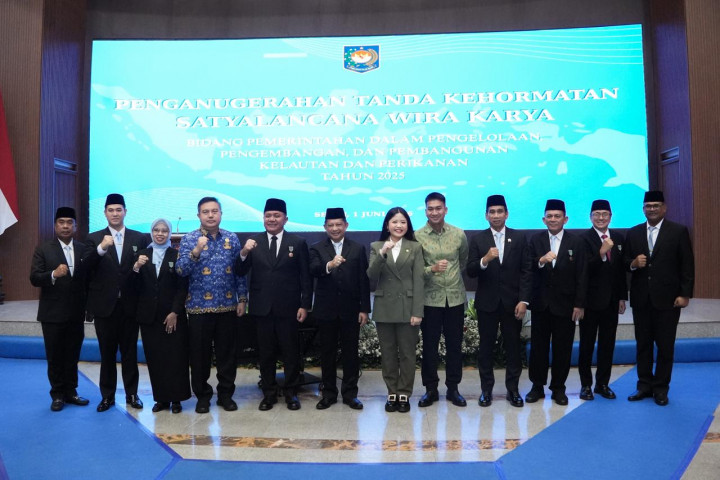 Mendagri Serahkan Penghargaan Satyalancana untuk Inovasi Sektor Maritim
