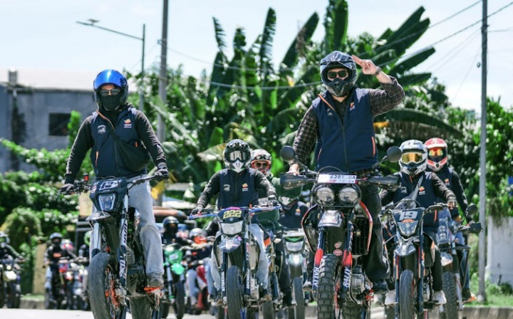 Keseruan Komunitas Supermoto Eksplor Destinasi Ikonik Sulawesi Selatan