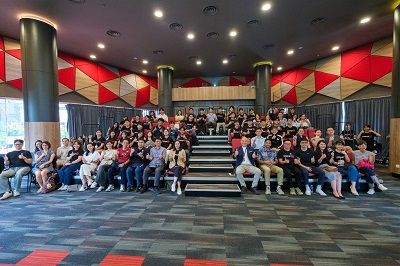 Program “My First $1000” memberikan pandanaan kepada 72 tim siswa. Foto: istimewa.