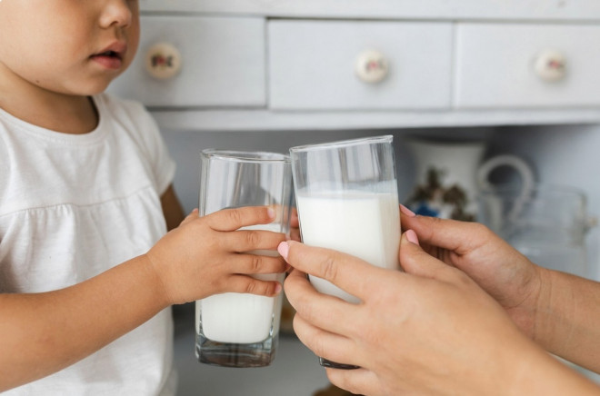 Kandungan nutrisi dalam susu memiliki manfaat yang berbeda pada setiap fase kehidupan. ilustrasi Freepik