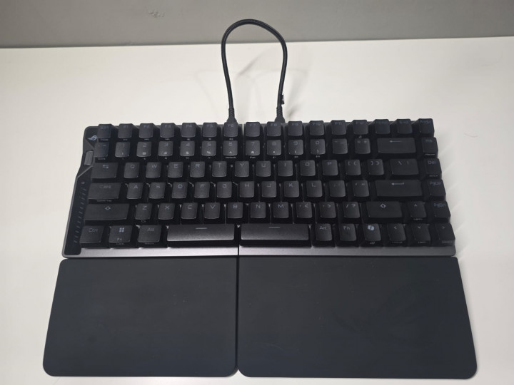 Asus ROG Falcata, Keyboard Gaming Beneran Bisa Kepisah Buat FPS