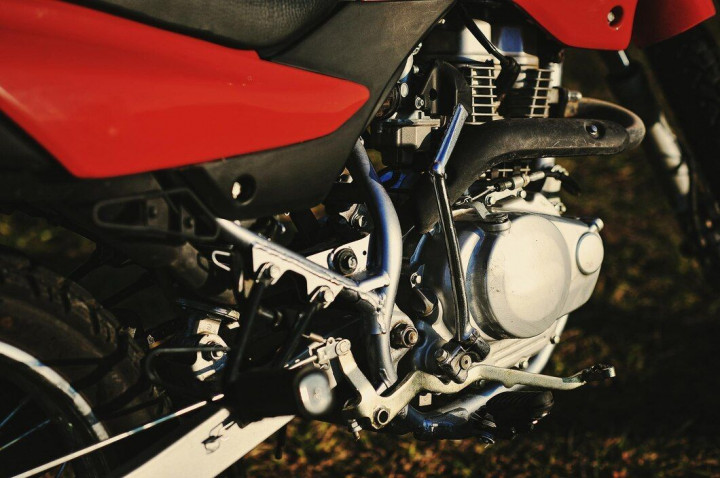 Pelumas Motor 2-Tak dengan Standar Baru, Apa Kelebihannya?
