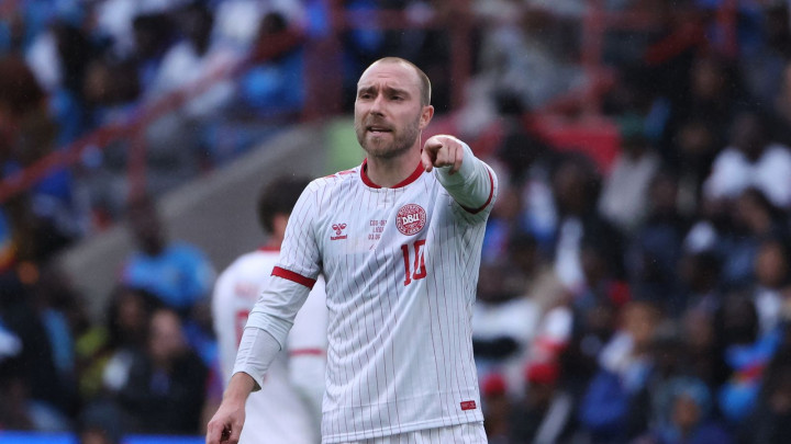 Christian Eriksen Kembali Kolaps di Lapangan, Federasi Denmark Pastikan Kondisinya Sadar
