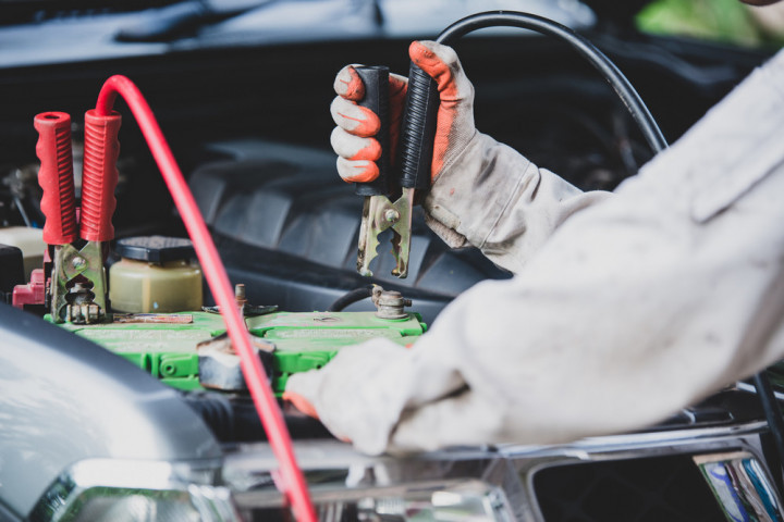 Aki Mobil Gampang Lemah? Wajib Siapkan Jumper Aki Portable