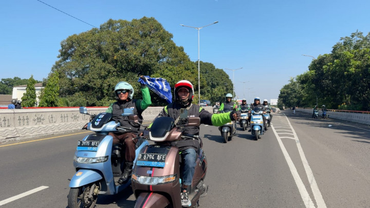 Keseruan Pengguna TVS iQube S Riding Bareng Keliling Bandung