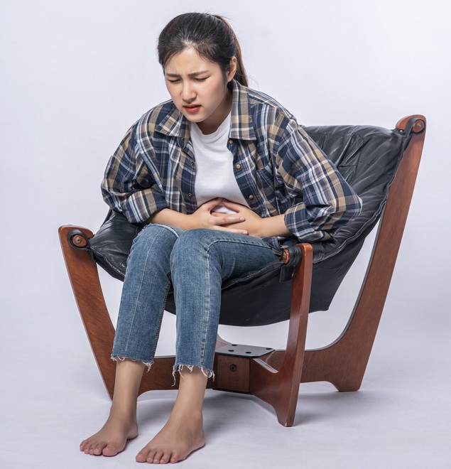 Kram dan Kembung Tak Kunjung Hilang? Waspadai Gejala Kanker Usus pada Wanita Muda