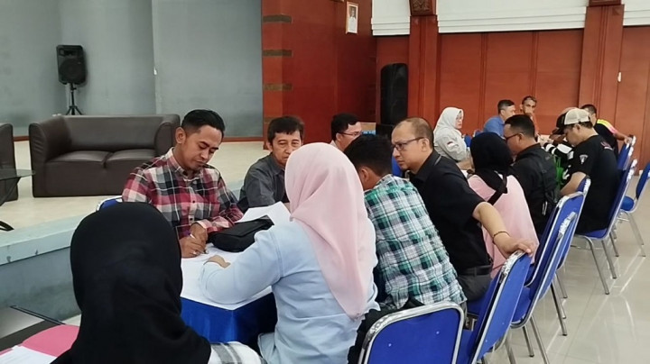 Aplikasi SPMB Error dan Skor Tak Sesuai, Ratusan Orang Tua Murid Geruduk Kantor Disdik Jabar