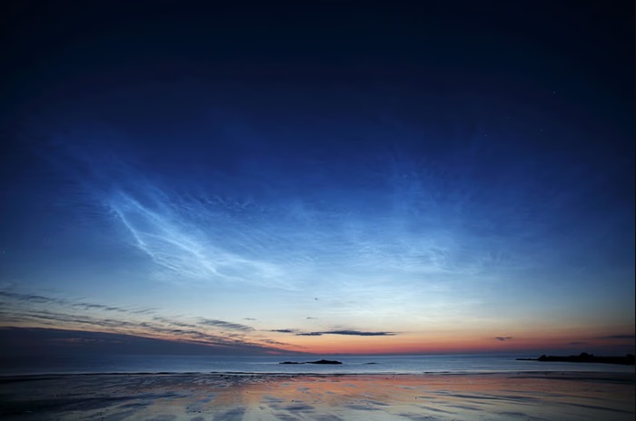 Mengenal Noctilucent, Kristal Es Langka yang Bersinar di Malam Hari