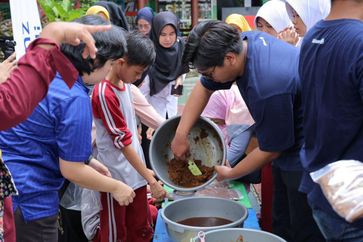 Edukasi Eco Enzyme di Sekolah Perkuat Kebiasaan Pengelolaan Sampah Organik