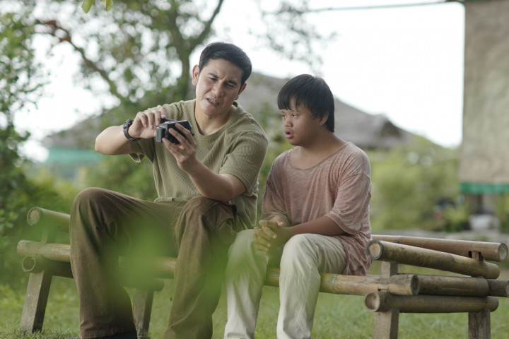 Vino G. Bastian Tersentuh Lihat Aktor Down Syndrome di Film Tanah Runtuh