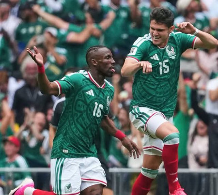 Hasil Meksiko vs Afrika Selatan: El Tri Menang, Tiga Kartu Merah Warnai Laga