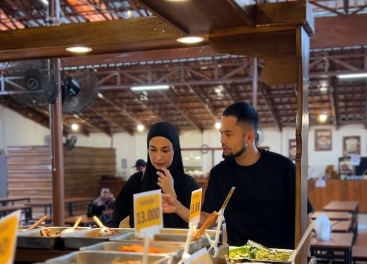 Prihatin Ekonomi Sulit, Teuku Wisnu Buat Program Bayar Rp6.500 Makan Sepuasnya