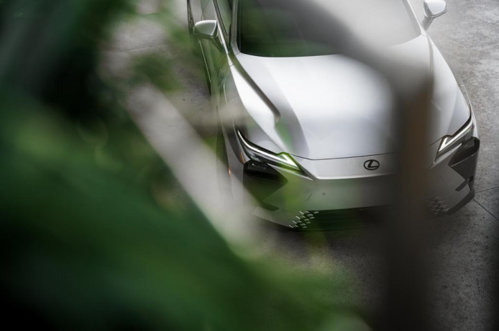 All New Lexus ES Segera Masuk Indonesia, Tersedia Opsi BEV dan Hybrid