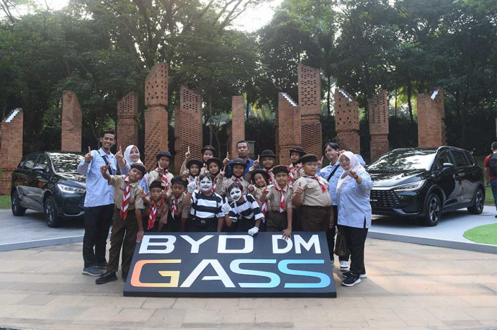 Makin Banyak Jual Mobil, BYD Makin Banyak Bantu Anak Sekolah